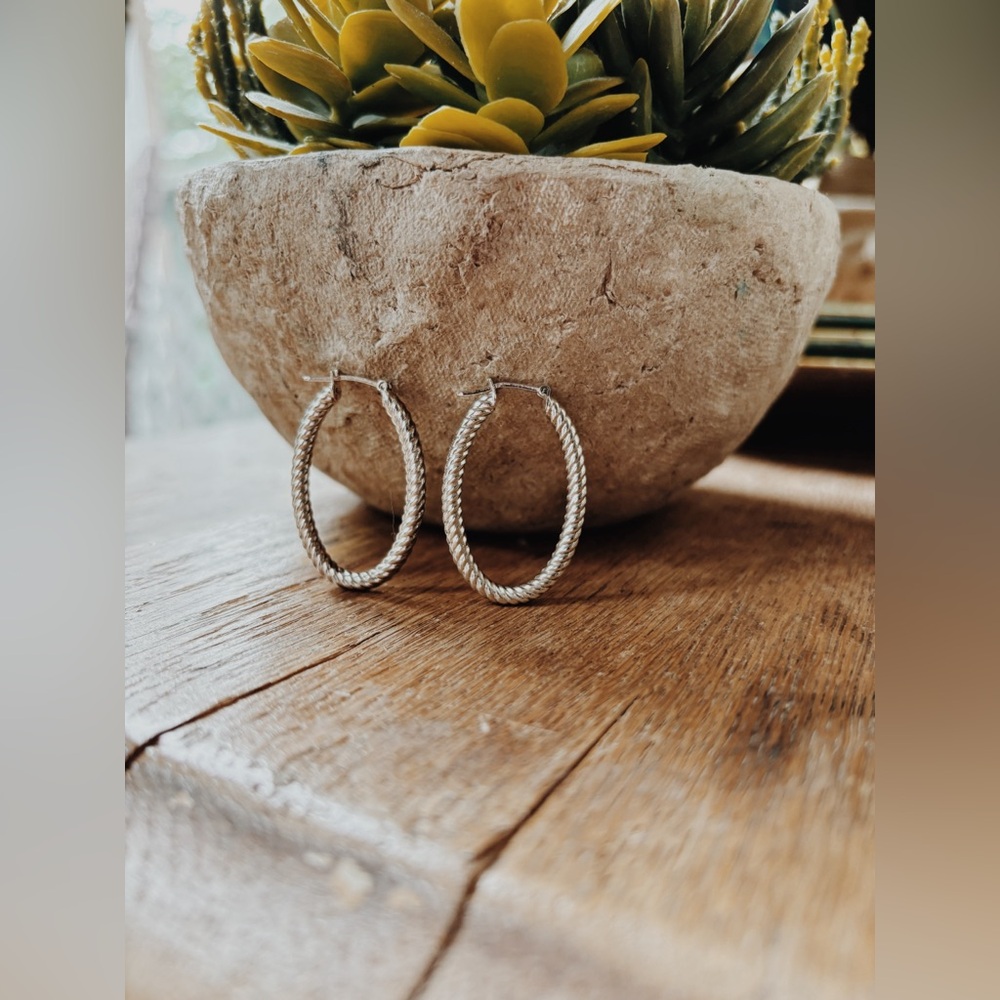 Vintage Sterling Silver .925 Italy Twisted Oblong Hoop Earrings